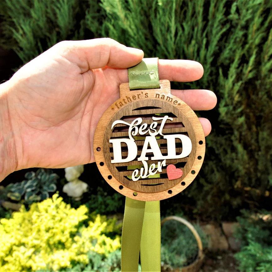 

Custom Wooden Medal Pendant: Best Gift for Mother s or Father s Day