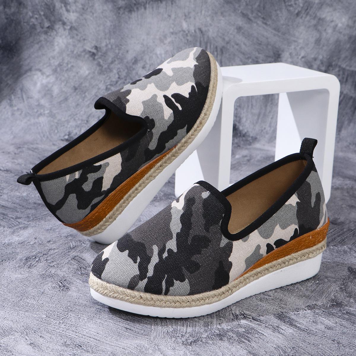 

Мода 2025 однотонні туфлі жіночі з сумкою, з гострим носком, з неглибоким вирізом, великого розміру, на танкетці, водонепроникні, на платформі, одинарні туфлі на одному ремінці 42 камуфляжний