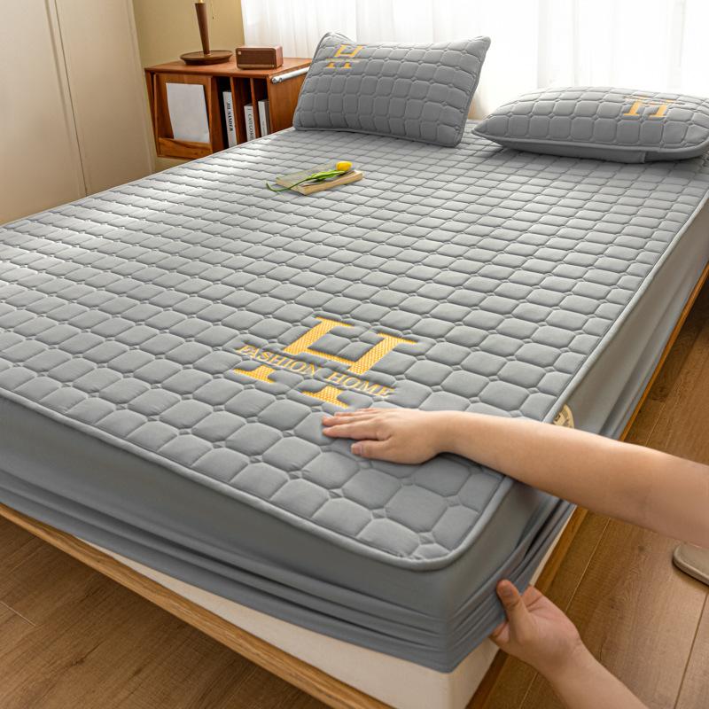 3PCS Embroidered Back-shaped Quilted Class A Raw Cotton Soybean Bed Sheet