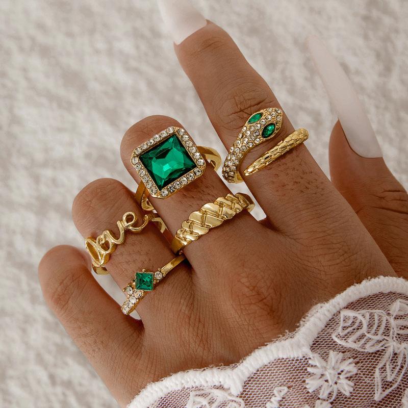 Vintage metal imitation emerald diamond ring set design sense love snake ring set women