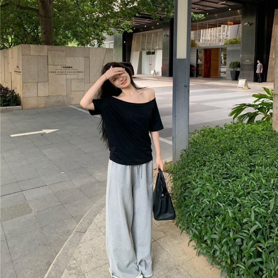 Women's diagonal collar, one word shoulder and two short-sleeved T-shirts, women's spring and summer new versatile bottoming shirt tide