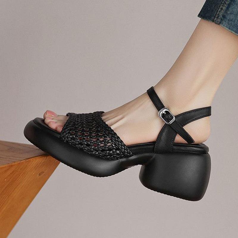 Fashion thick-heeled woven bag head sandals women's summer 2025 new versatile height-increasing casual hollow pig cage shoes