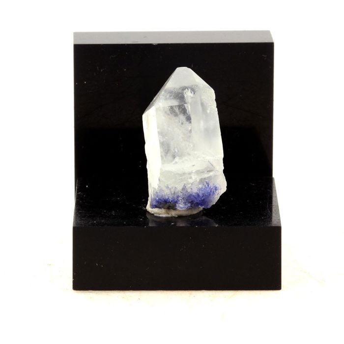 Pierres et Minéraux. Quartz + Dumortierite. 16.37 ct. Vaca Morta quarry, Bahia, Brésil.