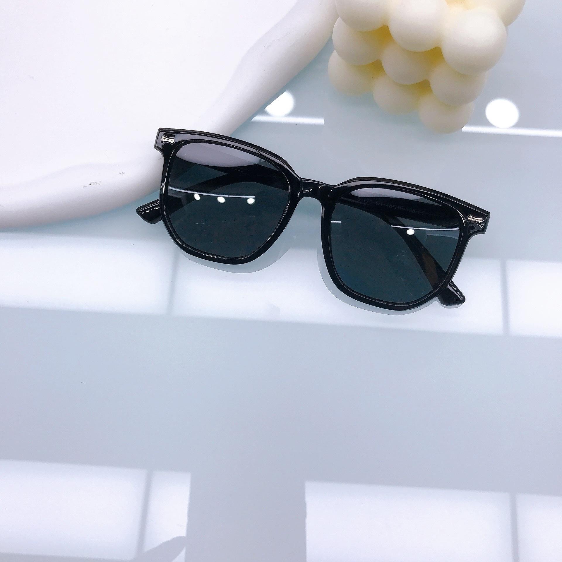 

Модные детские солнцезащитные очки для путешествий, солнцезащитные очки с защитой от ультрафиолета, персонализированные вогнутые детские очки для девочек