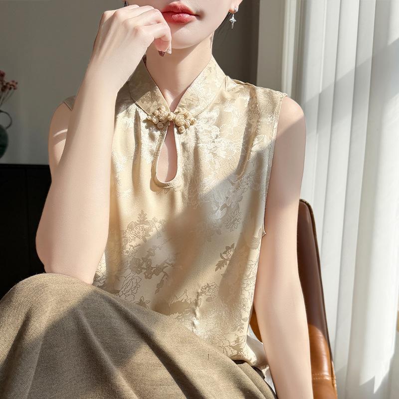 Spring and Summer New Design Traditional Chinese Style V-Neck Sleeveless Blouse with Embroidery and Female Snap Buttoned Flowy Top
