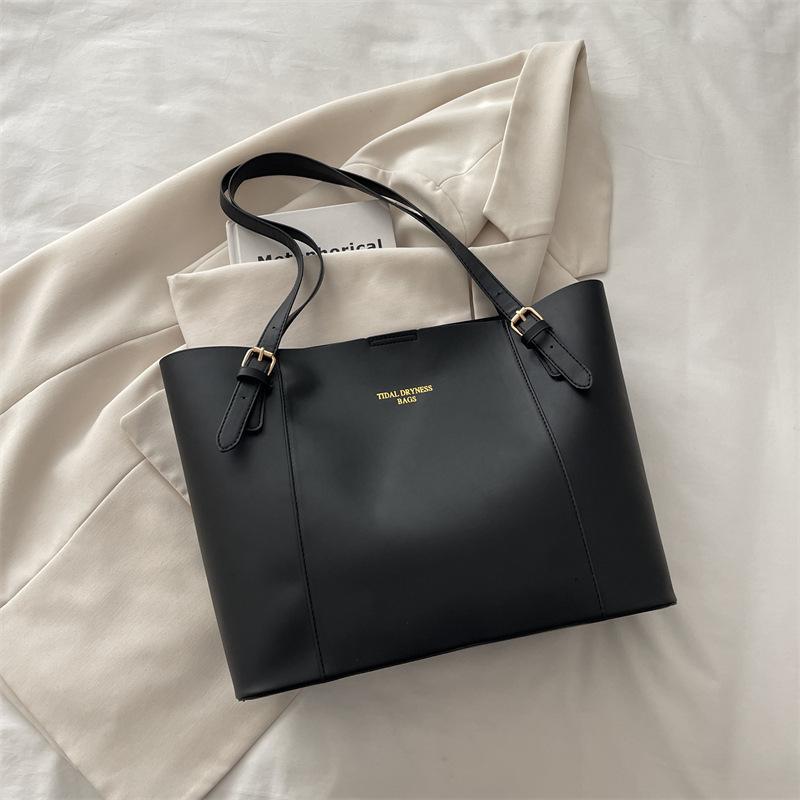 Атмосферная женская сумка для commuters большой емкости осенне-зимняя новая ретро женская сумка простая плечевая портативная сумка-тоут