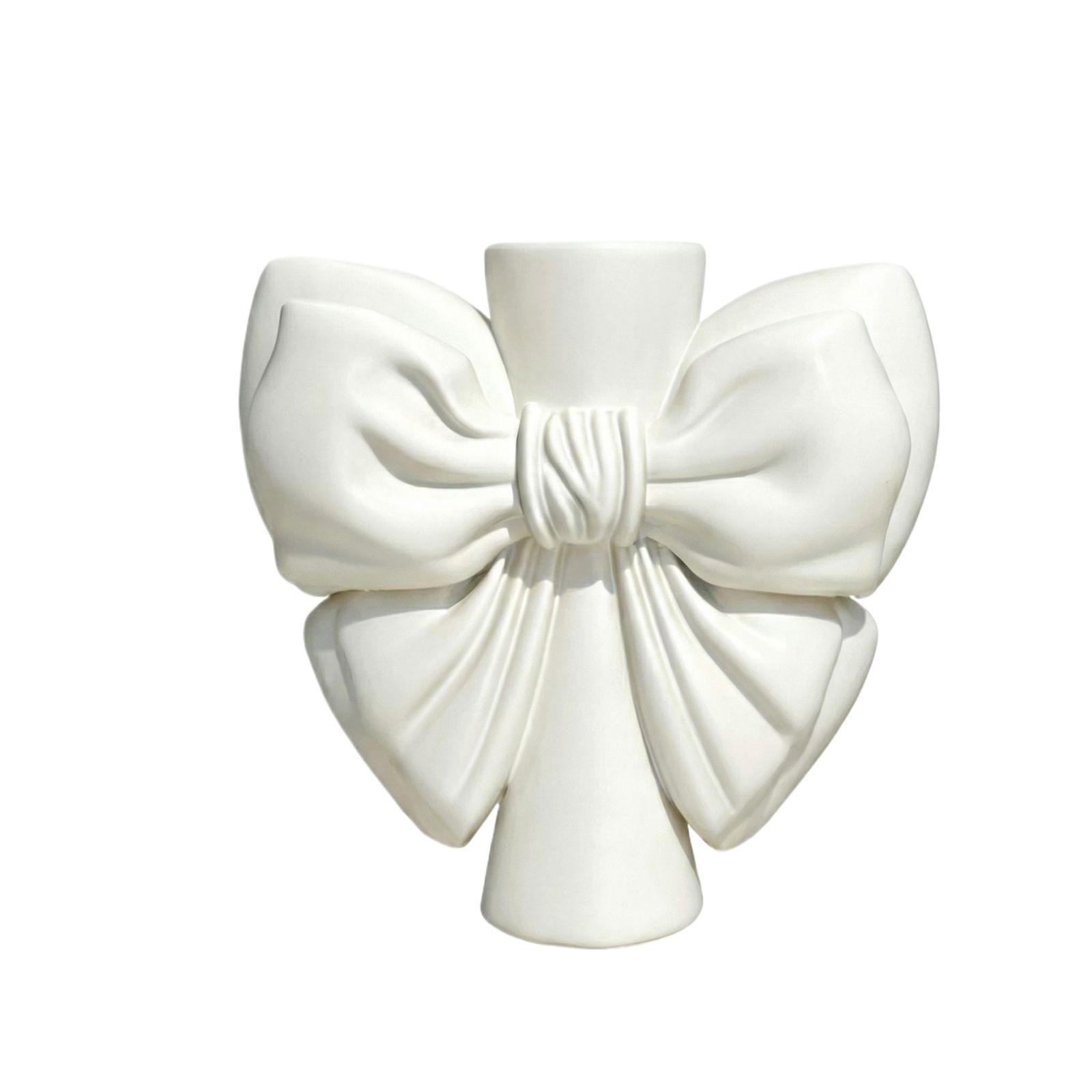 

Художественные вазы, напечатанные на 3D-принтере, — отличный выбор для подарков и цветочных композиций. белый