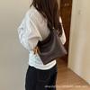 New large-capacity commuter versatile handbag fashion trend woven shoulder bag personalized leather bucket bag women