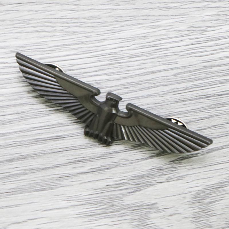 Goldenes Preußisches Adler-Emblem Medaillen-Brosche - Filmrequisite