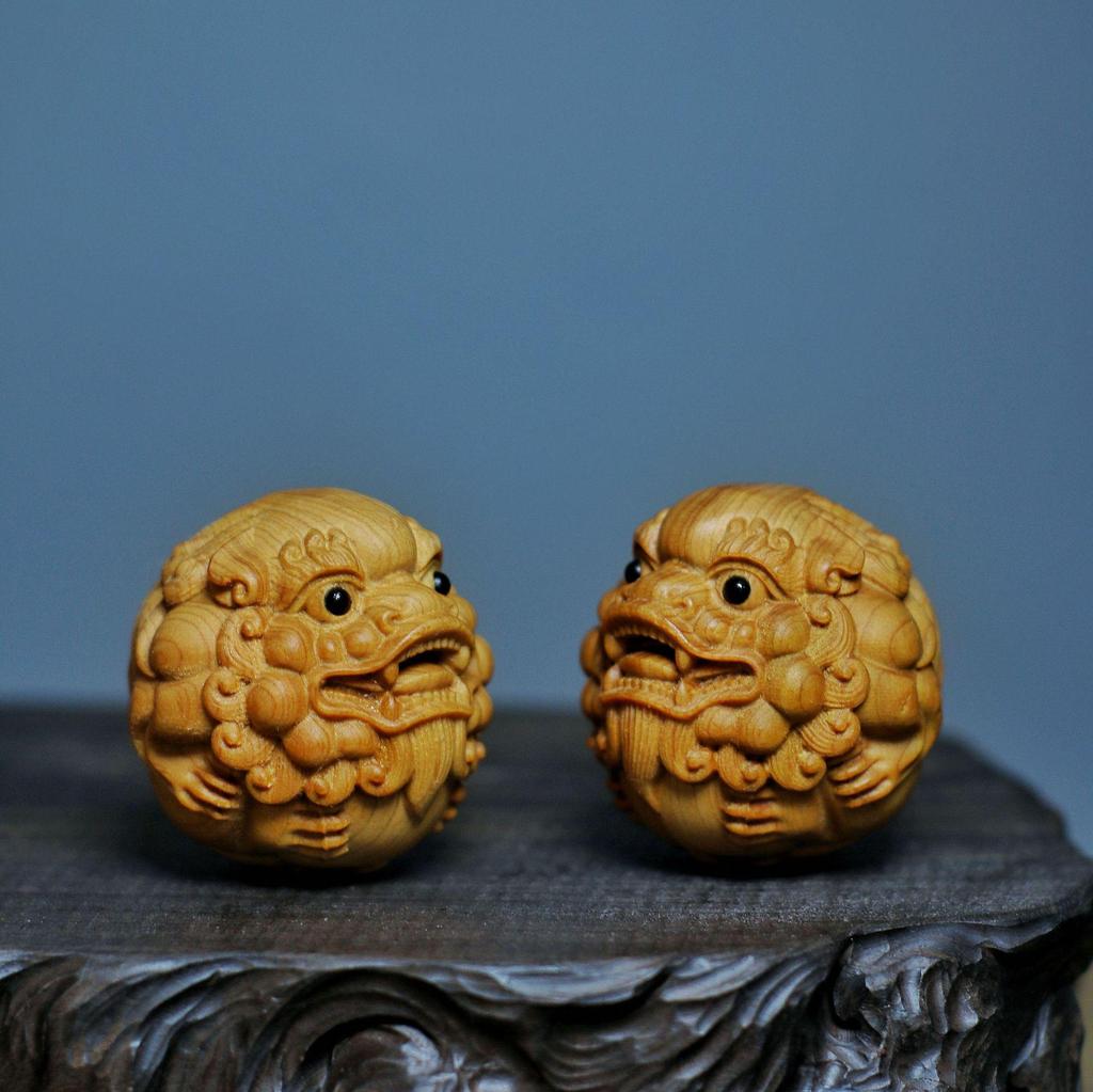 Cypress Wood Lion Head Pixiu Hand Massage Ball for Seniors