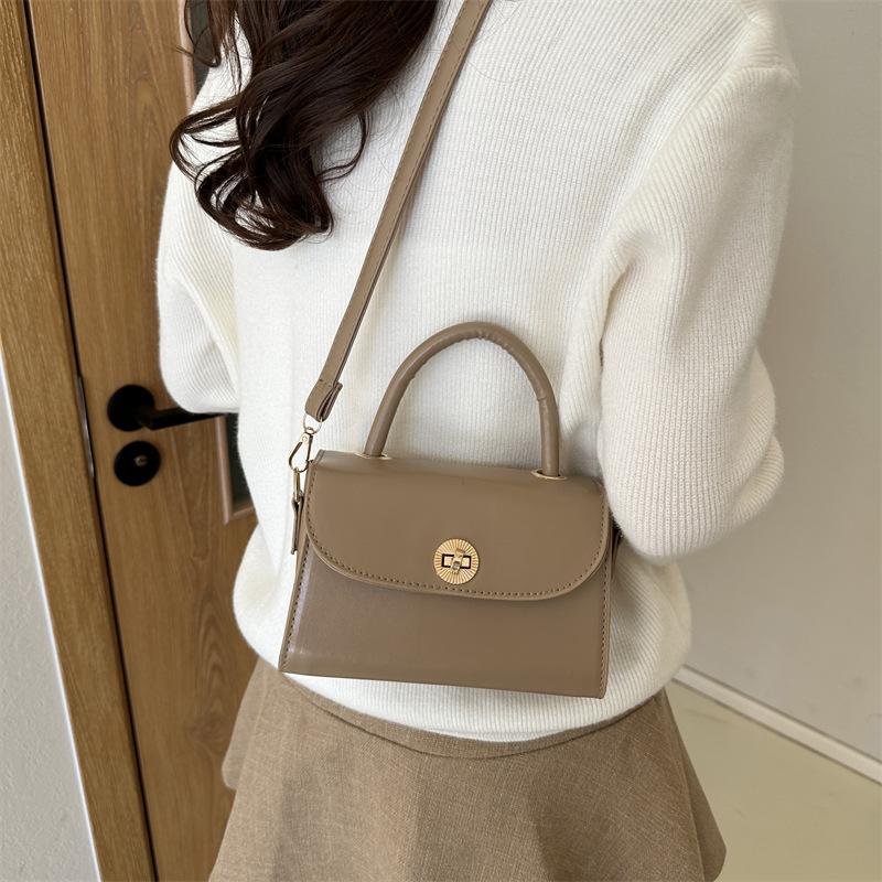 Fashionable Handbags for Women's New Autumn and Winter Casual Fashionable Trendy Small Square Bag Commuter Slant Shoulder Bag