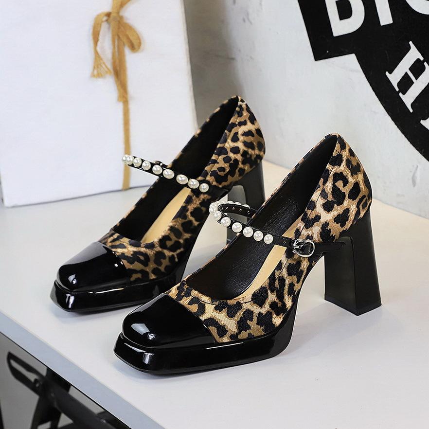 

Leopard Print High-heeled Single Shoes Women s Head Waterproof Table Bow Word with Pearl Matching Thick Heel Shoes DS-9988 40 леопардовий