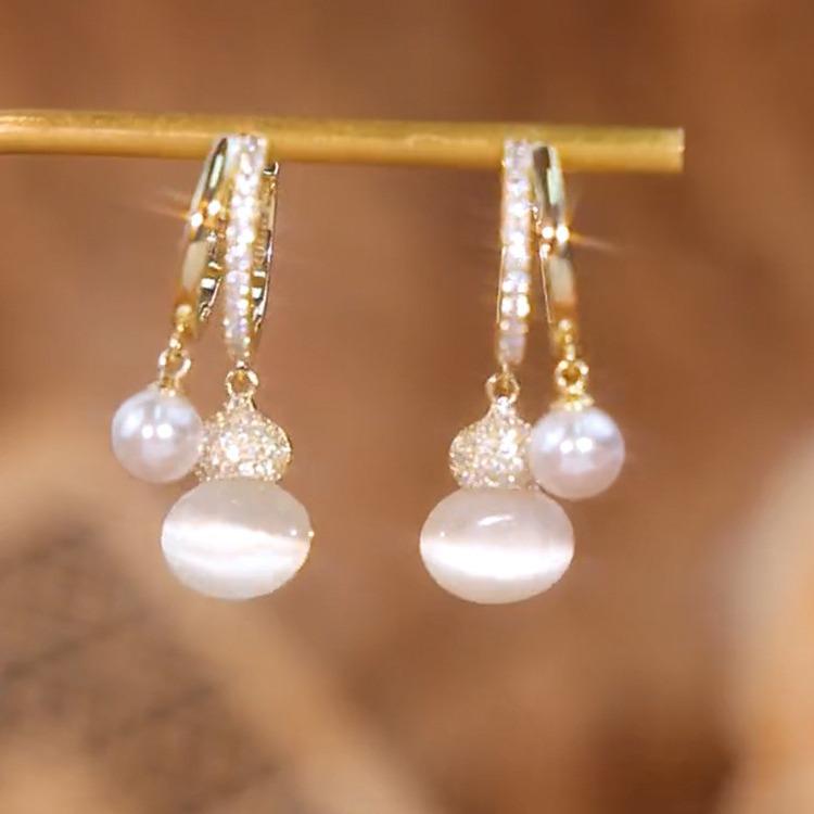 Chinese-Inspired Cat s Eye Gourd Stud Earrings, Elegant S925 Silver Retro Design