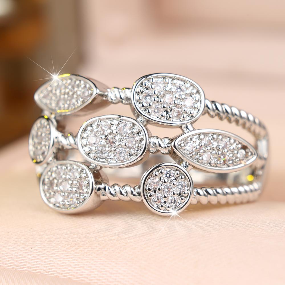 Gorgeous Silver Color Multi Oval Zircon Ring for Women Daily Wear and Banquet