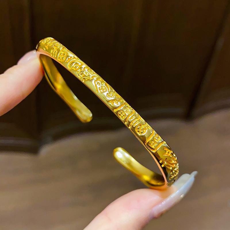 Zircon Round Buckle Bangle: Retro Court Style, Light Luxury Temperament Women's Bracelet