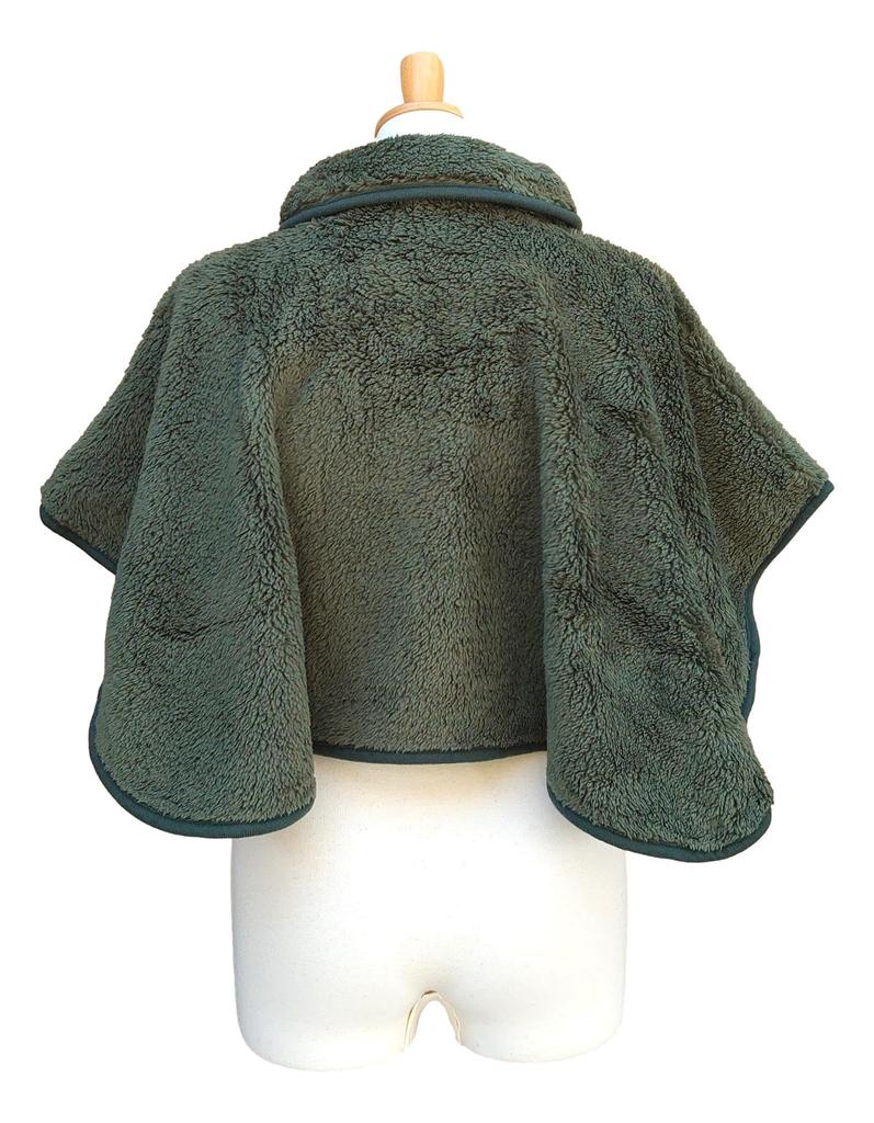 Flauschiger Schaffell Boa Poncho Loungewear (khaki)