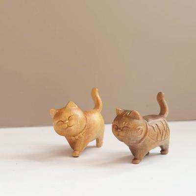 NEUE Gold-Sandelholz Glückskatze Mini Niedliches Desktop-Ornament Holz Gehende Kuriosität Krumme Katze Heimdeko Ein Geschenk für einen Freund