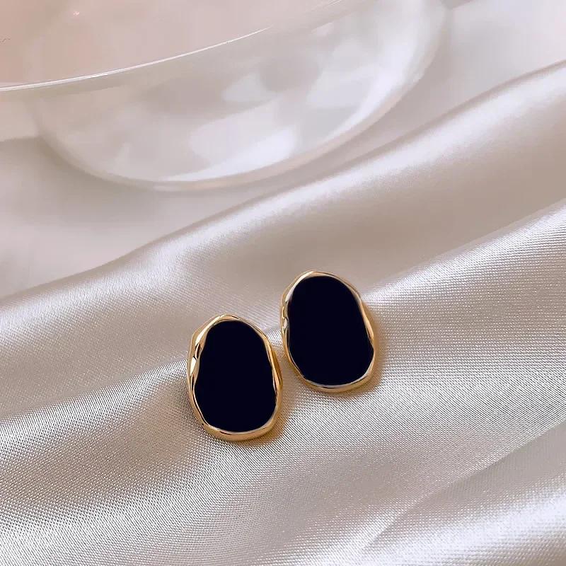 Vintage Gold Metal Line Black Luxury Earrings Women Elegant Korean Geometric Stud Earring Girls Party Jewelry