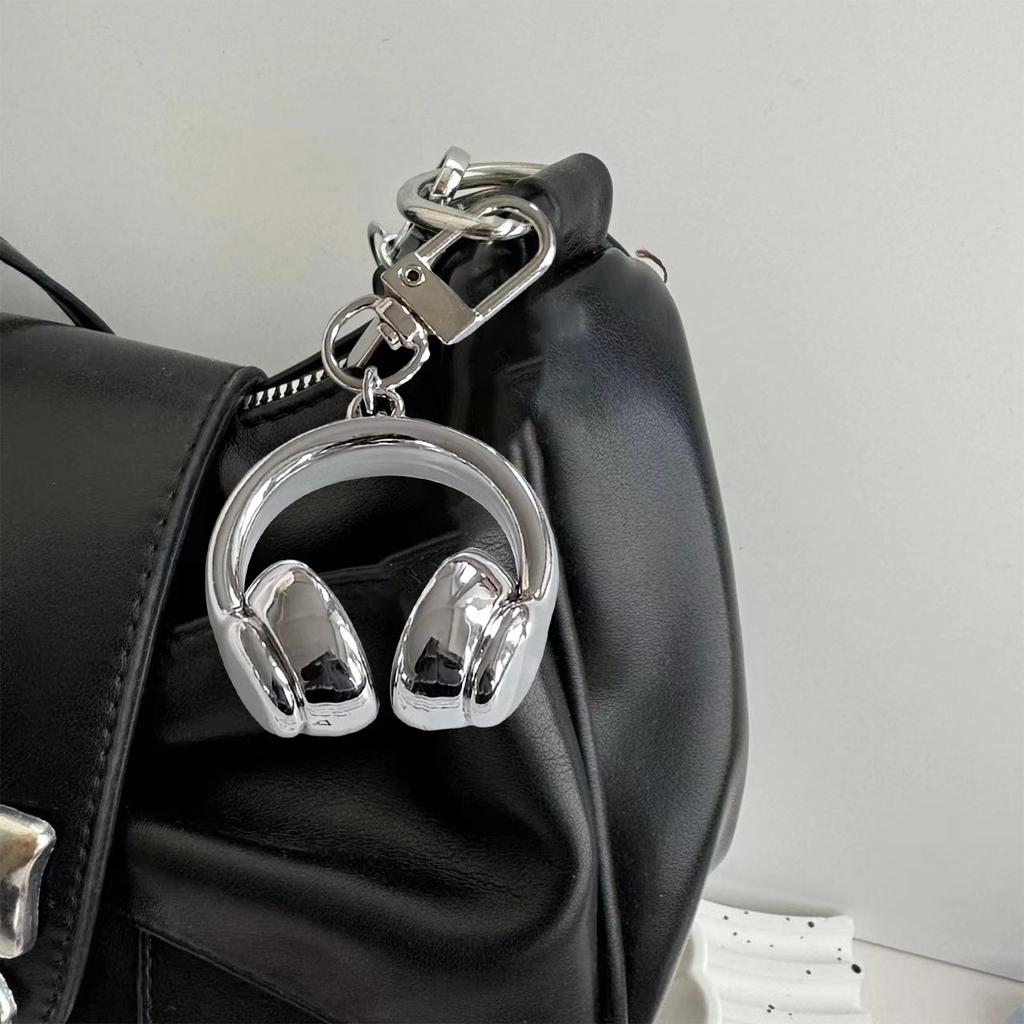 Stylish 3D Headphone Keychain Bag Pendant for Backpacks User Friendly Resin Creative Gift for Friends and Students