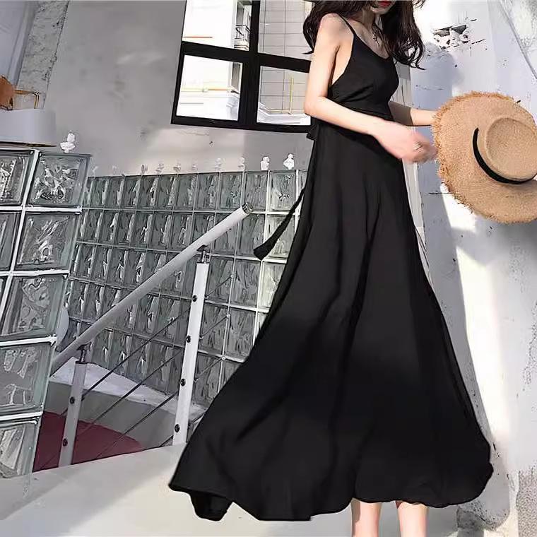 Lös sommarklänning i maxilängd i japansk stil - Fransk mode design med öppen rygg