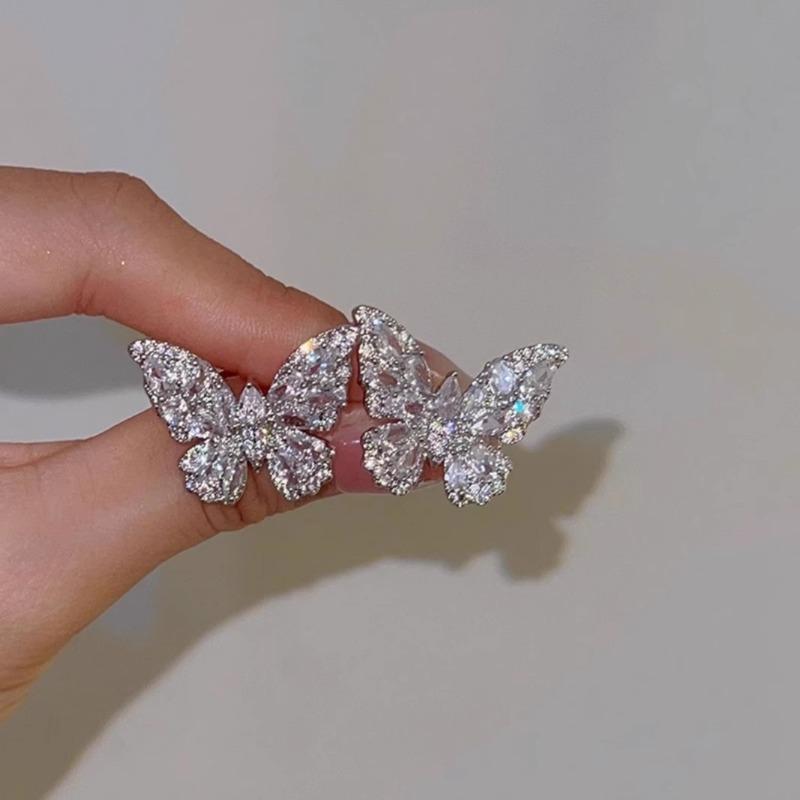 Butterfly-shaped Ear Barrette Women's Non-pierced Earrings with Luxurious and High-end Feel, New Year's Fairy Tale Style Ear Jewelry Stud