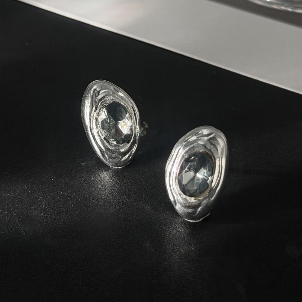 Irregular liquid metal wrinkled earrings with temperament for commuting, diamond studded transparent gemstone earrings for women