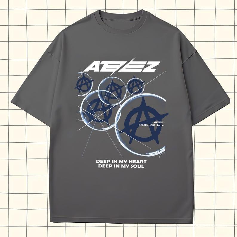 

Футболка ATEEZ Golden Hour Частина 4, K-pop футболка Ateez, Футболка Ateez World Tour in Your Fantasy, Світовий тур Ateez 2026, Футболка ATEEZ Golden Hour XXXL