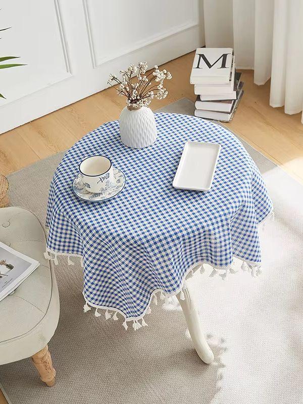 1 pièce de nappe à carreaux bleus, présentant un petit design frais avec des bords à franges pour une protection contre la poussière et la chaleur. 140x220cm