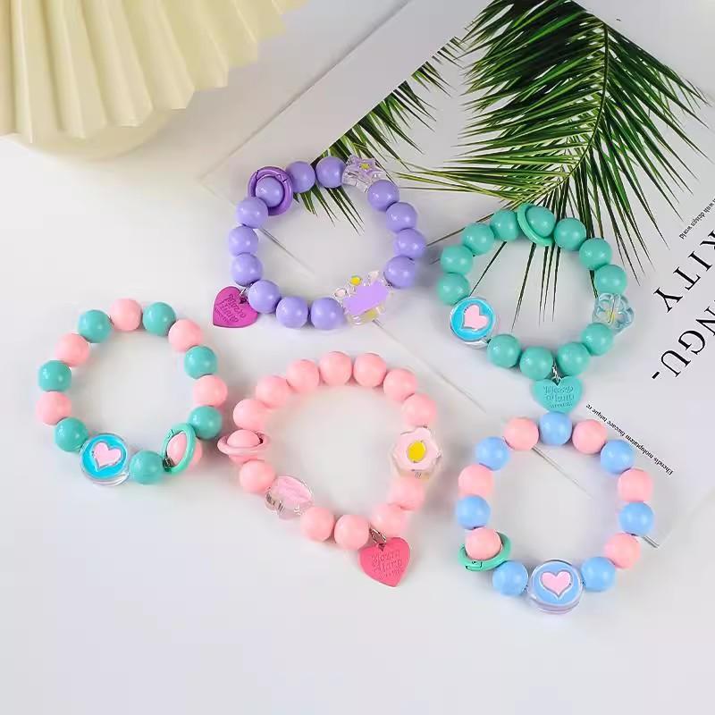 Bead hand rope bracelet acrylic love mobile phone case pendant pendant color green bracelet delivery guarantee digital