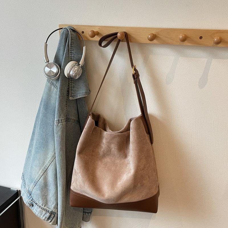 Large capacity bag women's 2025 new fashion high sense retro shoulder bag commuter versatile messenger tote bag