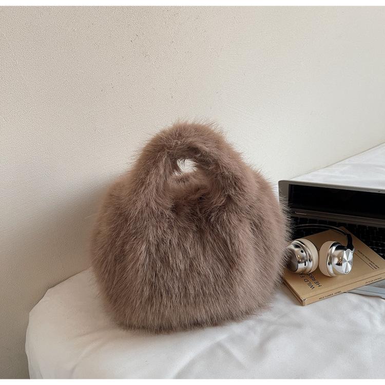 

2025 осень и зима милая пушистая сумка новый зарубежный стиль портативная большая вместимость плюшевая сумка-ведро хаки