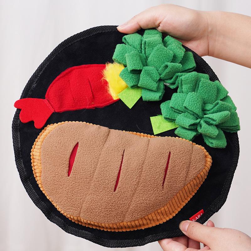 "Dog Sniffing Mat: Interactive Food Puzzle Blanket for Self-Entertainment and Energy Release."