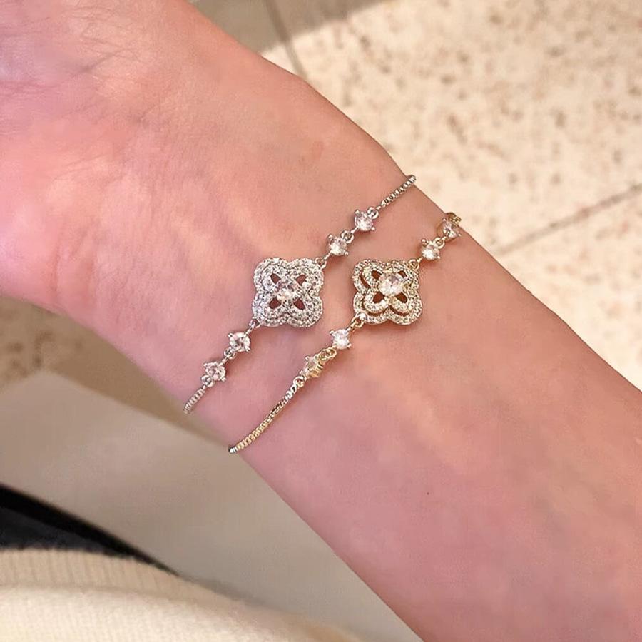 French Light Luxury Double-layer Hollow Flower Bracelet, High-end Simple Girlfriend Jewelry Niche Design Bracelet