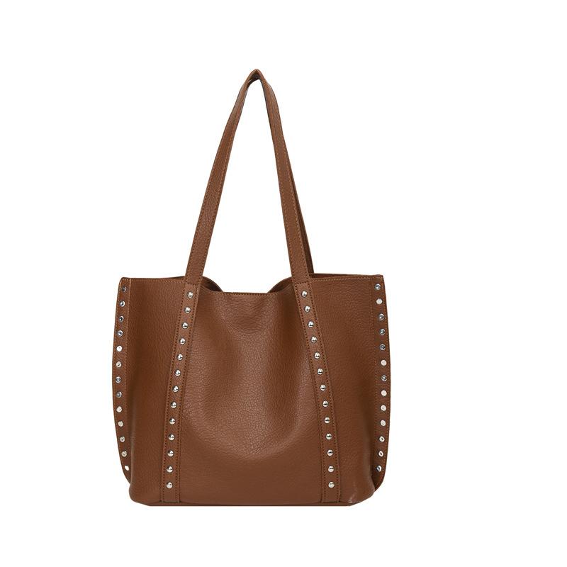 Hot-selling Sense Versatile Commuter Shoulder Bag New Rivet Large-capacity Bag