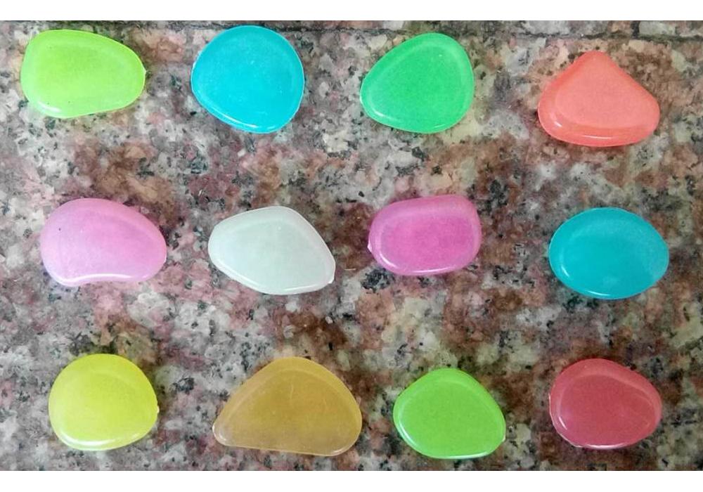 2kg Luminous Pebbles: Fluorescent Glow Stones for Garden Landscaping and Aquarium Decoration.