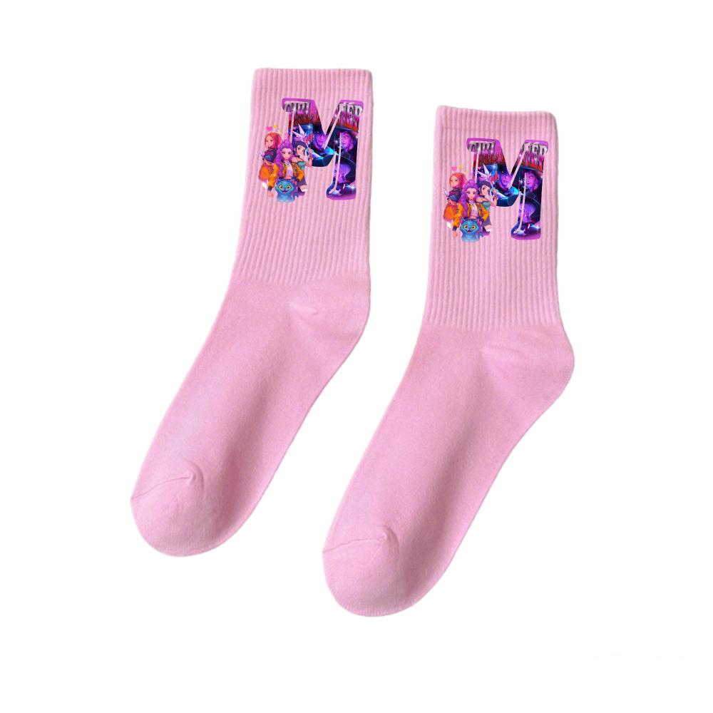Chaussettes Adorables Kpop Chasseurs de Démons Lettre A-Z Chaussettes d'Étudiant pour Sports d'Extérieur Saison d'Automne Saison Froide Chaussettes Chaudes Chaussettes Mi-Mollet pour Filles Cadeaux pour Enfants