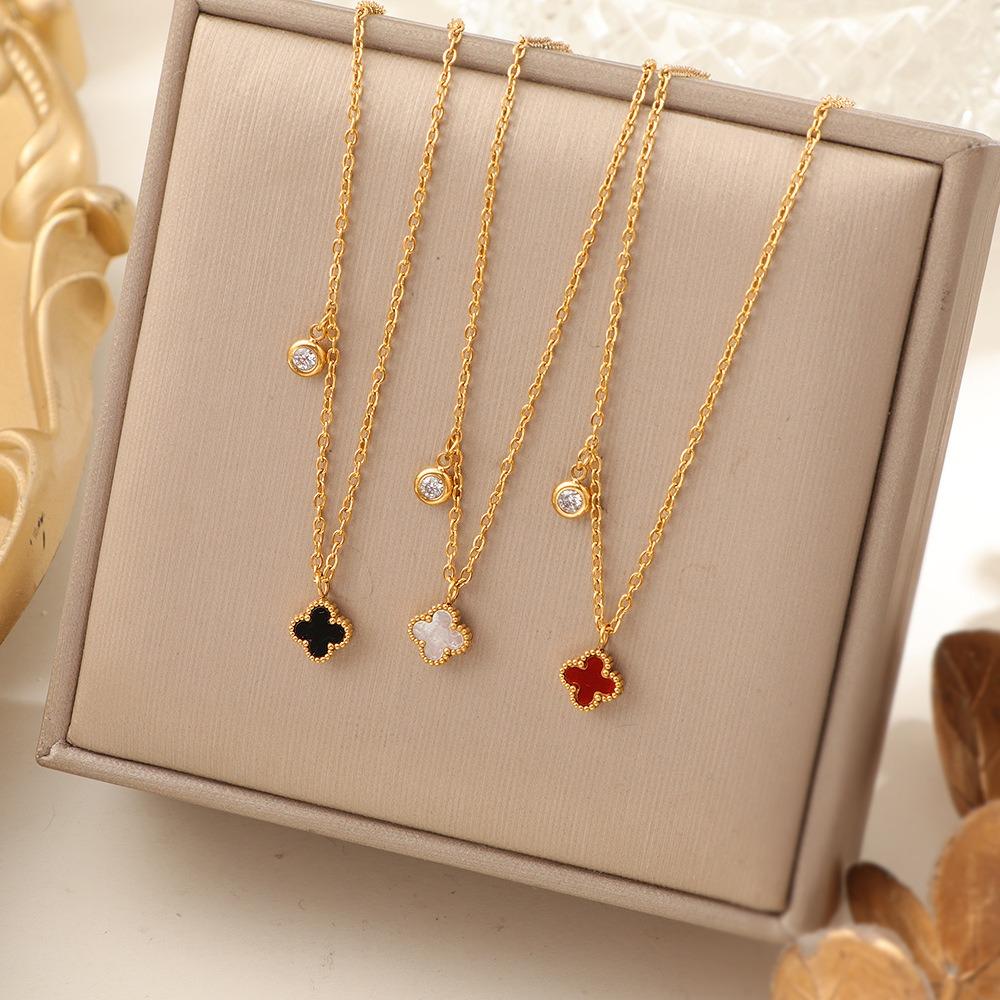 A Sophisticated and Elegant Four-leaf Clover Necklace Petite Charming Versatile and Stylish