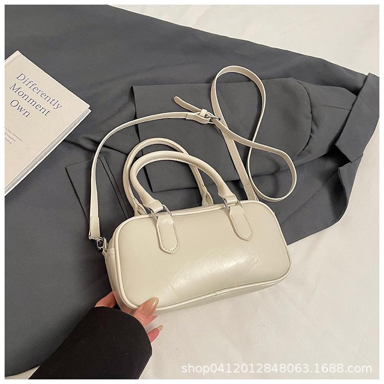 Niche Design Retro Bowling Bag Women's 2025 New Fashion Messenger Bag Simple Handbag Shoulder Bag