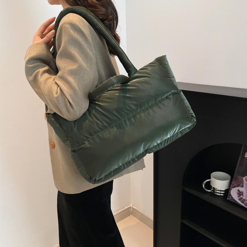 2025 new cotton-filled soft waxy tote bag for college students in class shoulder bag niche space cotton bag