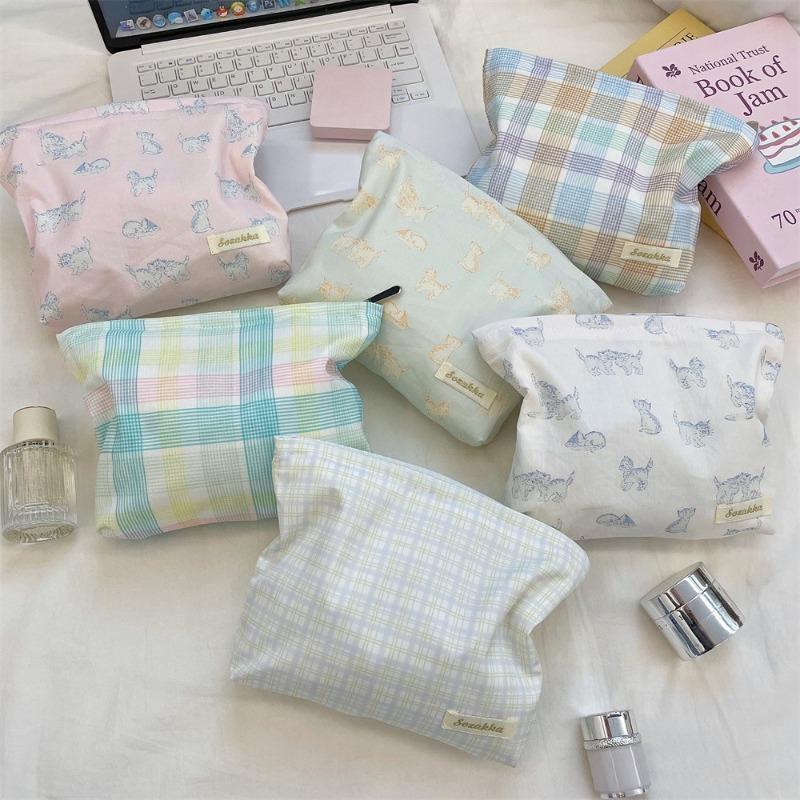 Small Fresh Ins Style Large Capacity Makeup Bag for Women Girl Travel Toiletry Organizer Pouch for Cosmetics and Skincare Case