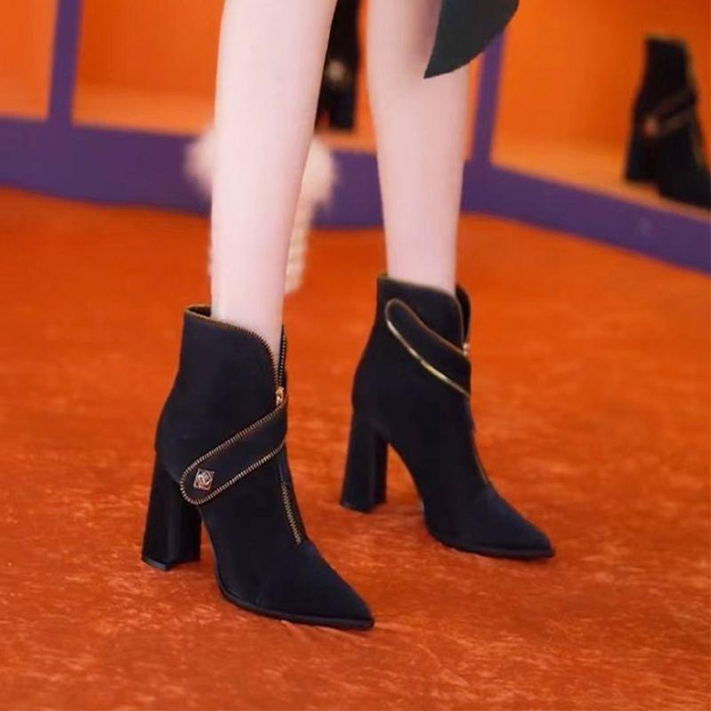 

Модные ботильоны на толстом каблуке, женские туфли на высоком каблуке, новые модели осени-зимы 2025, супер острый носок, металлическая пряжка на Т-образном ремешке, тонкое короткое голенище 40