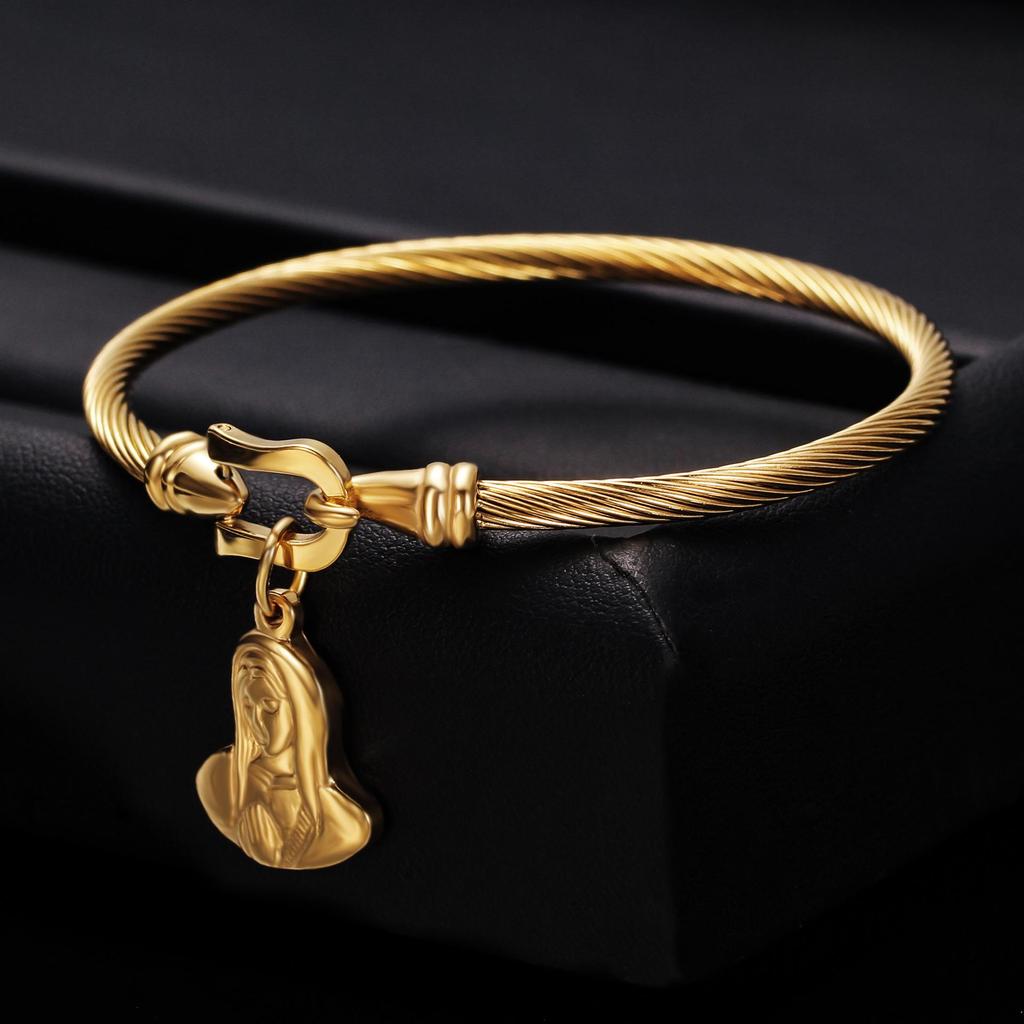 Trendy European Heart Horseshoe Bracelet: Personalized 14MM Titanium Steel Gift for Women