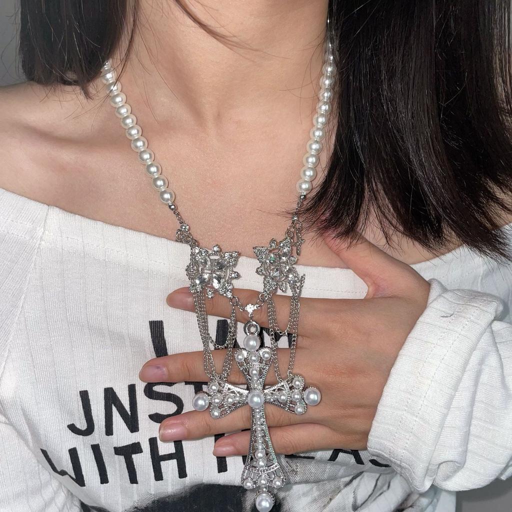 Hollowed-out Butterfly Multi-layer Tassel Pendant Necklace for Women, A Niche Style Layered Choker Chain for Wearing Together