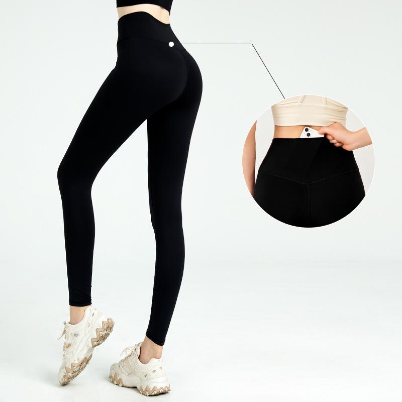 

High-Waist Nude Yoga Pants with Hidden Back Pocket - Seamless and Form-Fitting for Women L [111-125 jins]