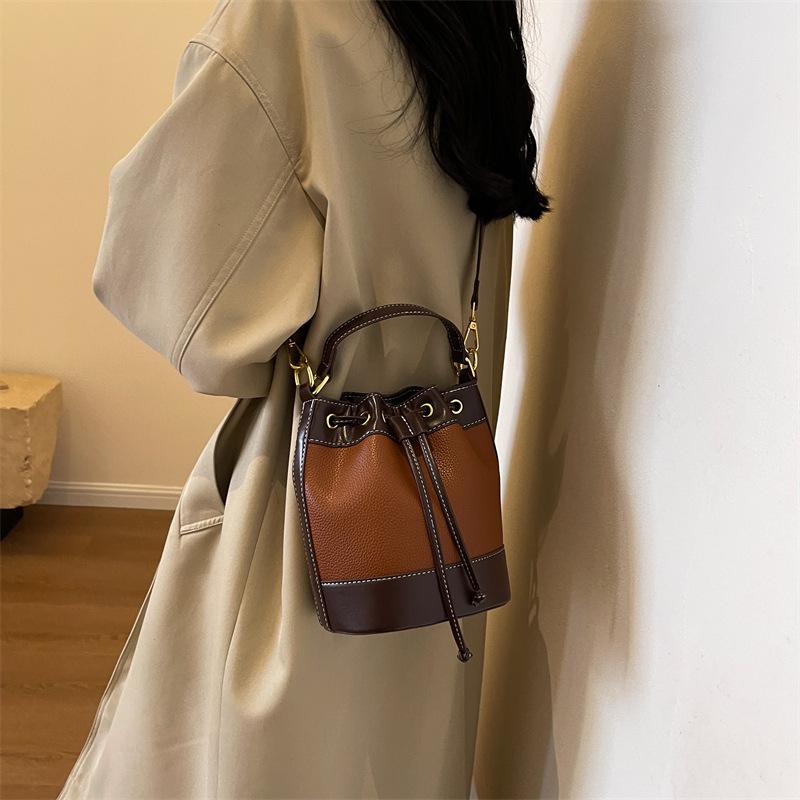 Fashion versatile bucket bag women's 2025 new retro handbag commuter casual bundle messenger bag bag