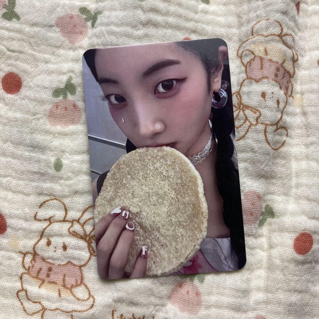 

[USED] TWICE This is for 7/13 Dahyun Popular Songs Sanok Trading Card