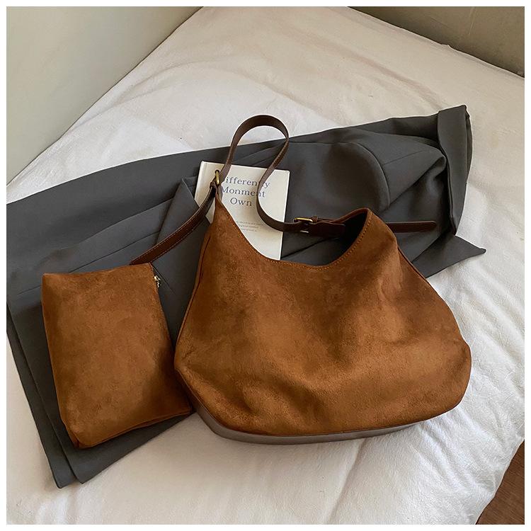 

Осень и зима сумка большой вместимости женская 2025 новая ретро модная универсальная сумка через плечо корейская версия ленивая сумка-тоут коричневый