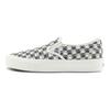 Vans נעלי סקייט סליפ-און Vr3 עם בוהן עגולה וגפה נמוכה יוניסקס סניקרס שחור לבן VN0007NCKIG
