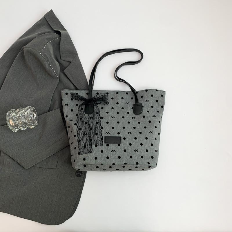 

Красивая сумка-тоут в горошек, популярная летом, универсальная и вместительная сумка через плечо подмышку, нишевая и с ощущением высокого класса