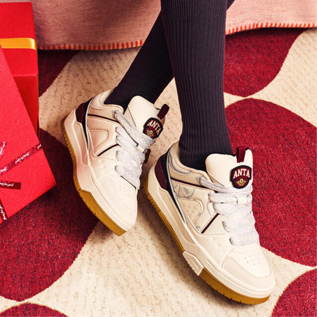 Anta Good Things Happen Bread Shoes Trendy Fashion Non-Slip Shock Absorption Low-Top Skate Shoes Women sneaker White Black Red 922518002-5